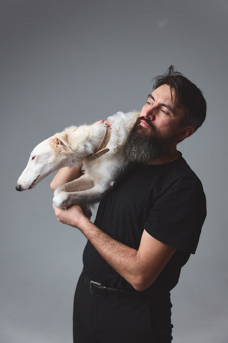 Как представители сильного пола бьются над тайной, о чем думают женщины, так и дамы не сошлись во мнении, какой он — настоящий мужчина. В попытке разобраться в этом вопросе «Ключ-Медиа» собрал воедино харизматичных джентльменов Владимира, а потом спросил героев и их половинок о качествах истинных мачо.