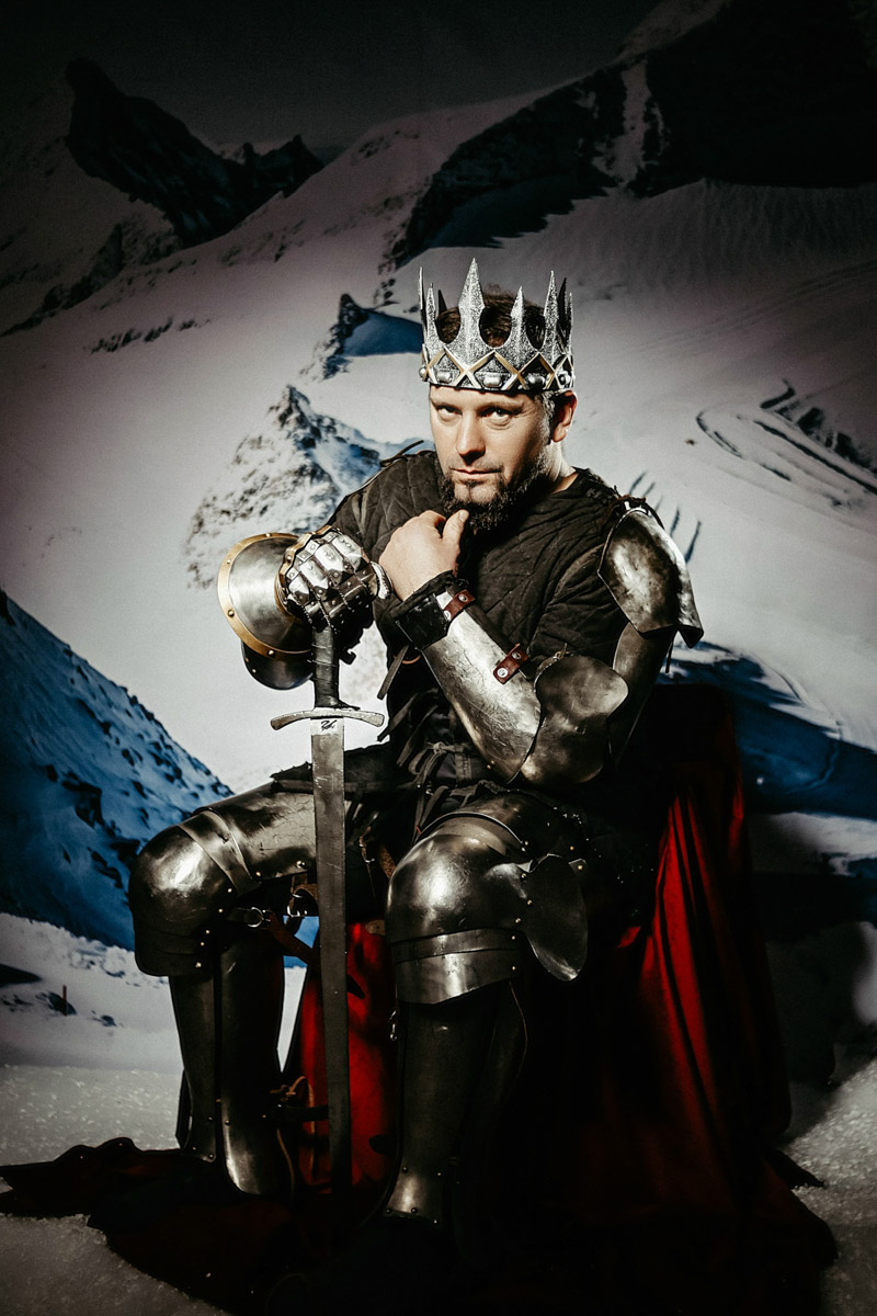 Как представители сильного пола бьются над тайной, о чем думают женщины, так и дамы не сошлись во мнении, какой он — настоящий мужчина. В попытке разобраться в этом вопросе «Ключ-Медиа» собрал воедино харизматичных джентльменов Владимира, а потом спросил героев и их половинок о качествах истинных мачо.