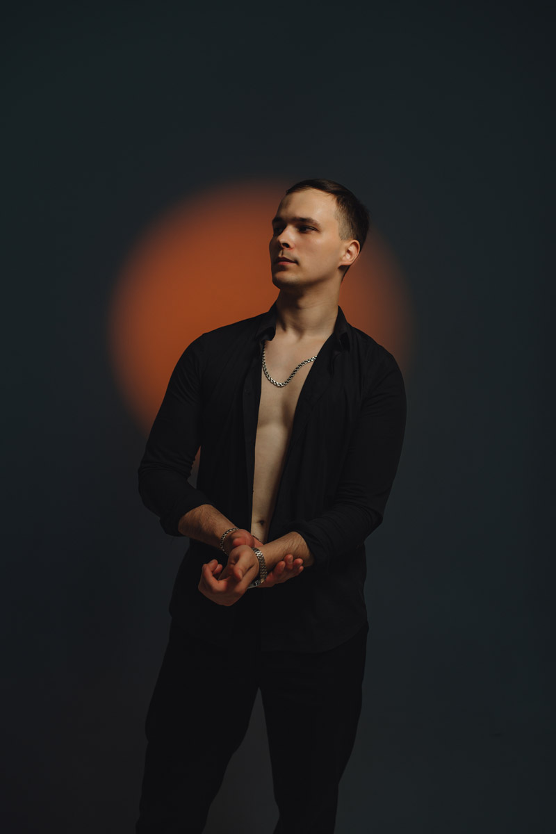 Как представители сильного пола бьются над тайной, о чем думают женщины, так и дамы не сошлись во мнении, какой он — настоящий мужчина. В попытке разобраться в этом вопросе «Ключ-Медиа» собрал воедино харизматичных джентльменов Владимира, а потом спросил героев и их половинок о качествах истинных мачо.