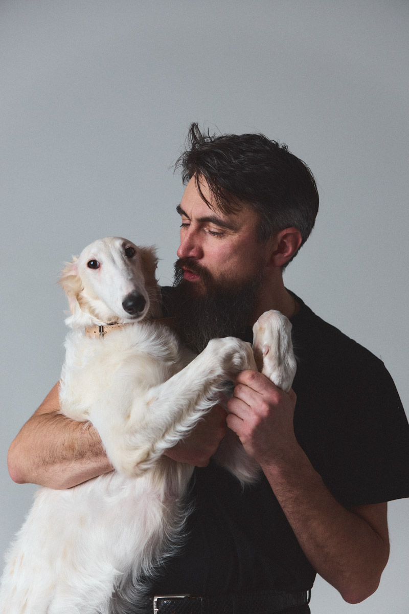 Как представители сильного пола бьются над тайной, о чем думают женщины, так и дамы не сошлись во мнении, какой он — настоящий мужчина. В попытке разобраться в этом вопросе «Ключ-Медиа» собрал воедино харизматичных джентльменов Владимира, а потом спросил героев и их половинок о качествах истинных мачо.