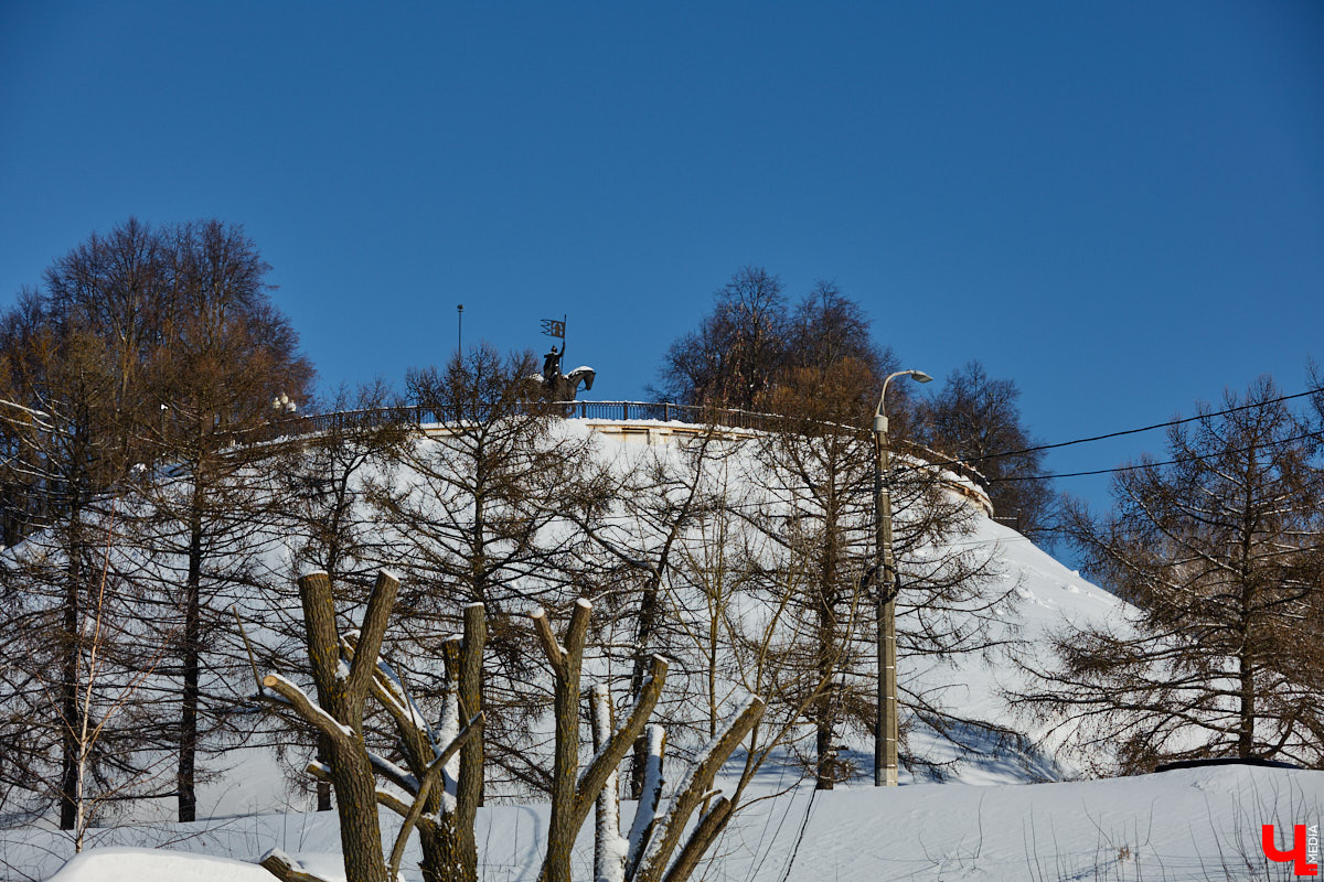Не зря в регионе активно провожали зиму широкой Масленицей. Весна отозвалась скоро: ближайшие дни рисуют чрезвычайно теплыми. Однако февраль намерен до конца удерживать звание самого снежного месяца. На подходе новый, на этот раз балтийский циклон, который укроет область очередной порцией холодного пуха.