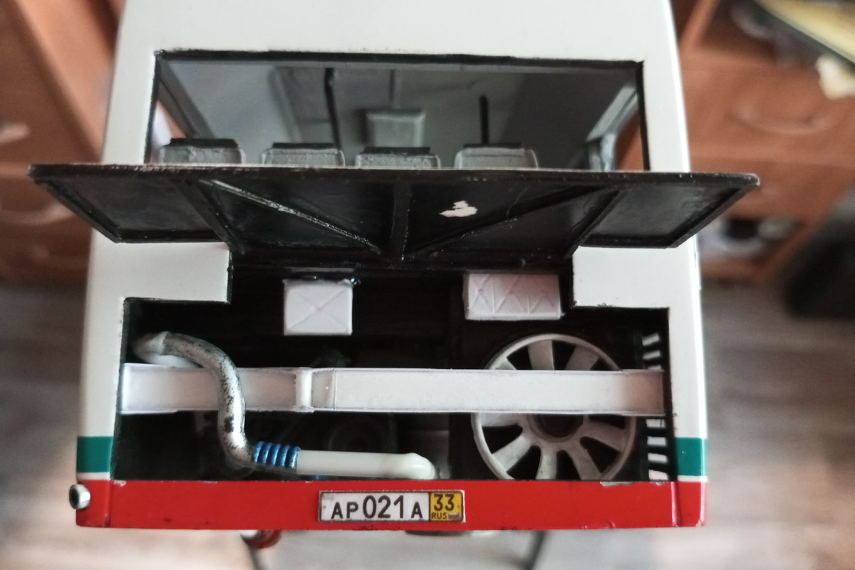 Житель Гусь-Хрустального создает реалистичные модели автобусов. На данный момент в его коллекции шесть машин, прототипы которых курсируют на самых разных маршрутах. Весь общественный транспорт выполнен в соотношении 1:24 и точно копирует существующие машины.