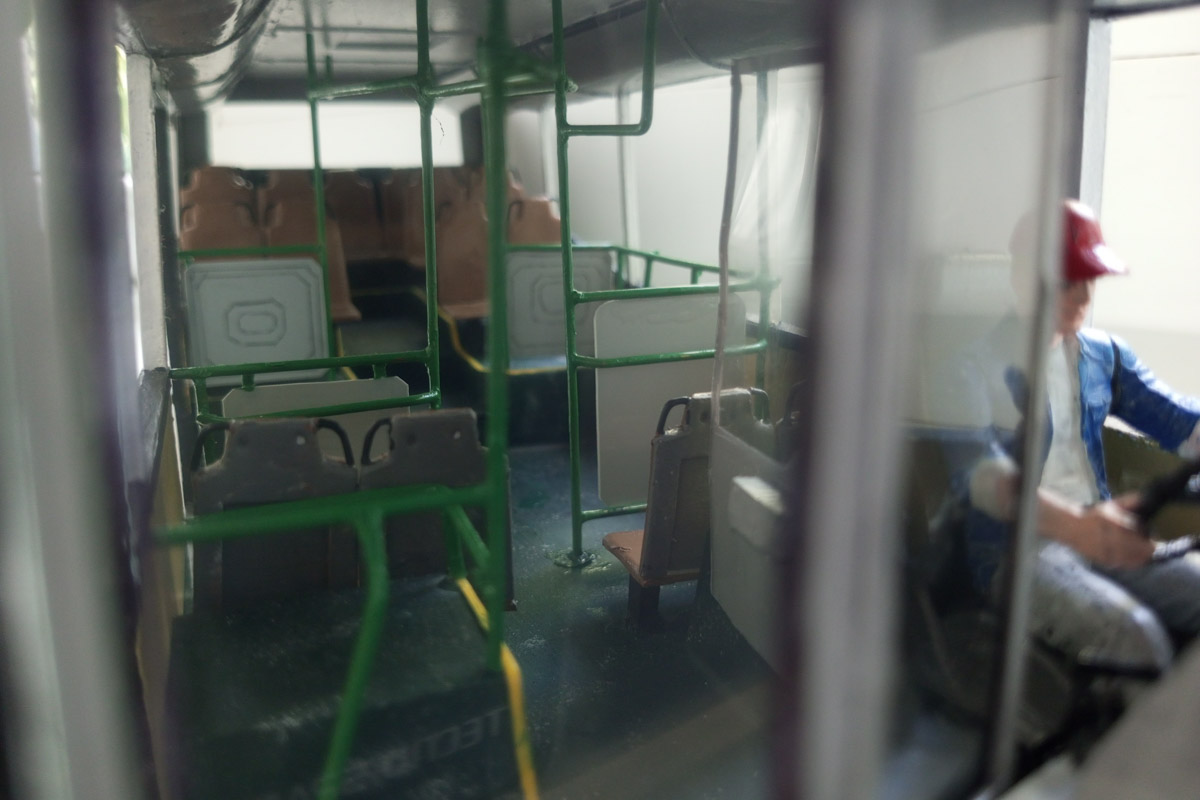 Житель Гусь-Хрустального создает реалистичные модели автобусов. На данный момент в его коллекции шесть машин, прототипы которых курсируют на самых разных маршрутах. Весь общественный транспорт выполнен в соотношении 1:24 и точно копирует существующие машины.