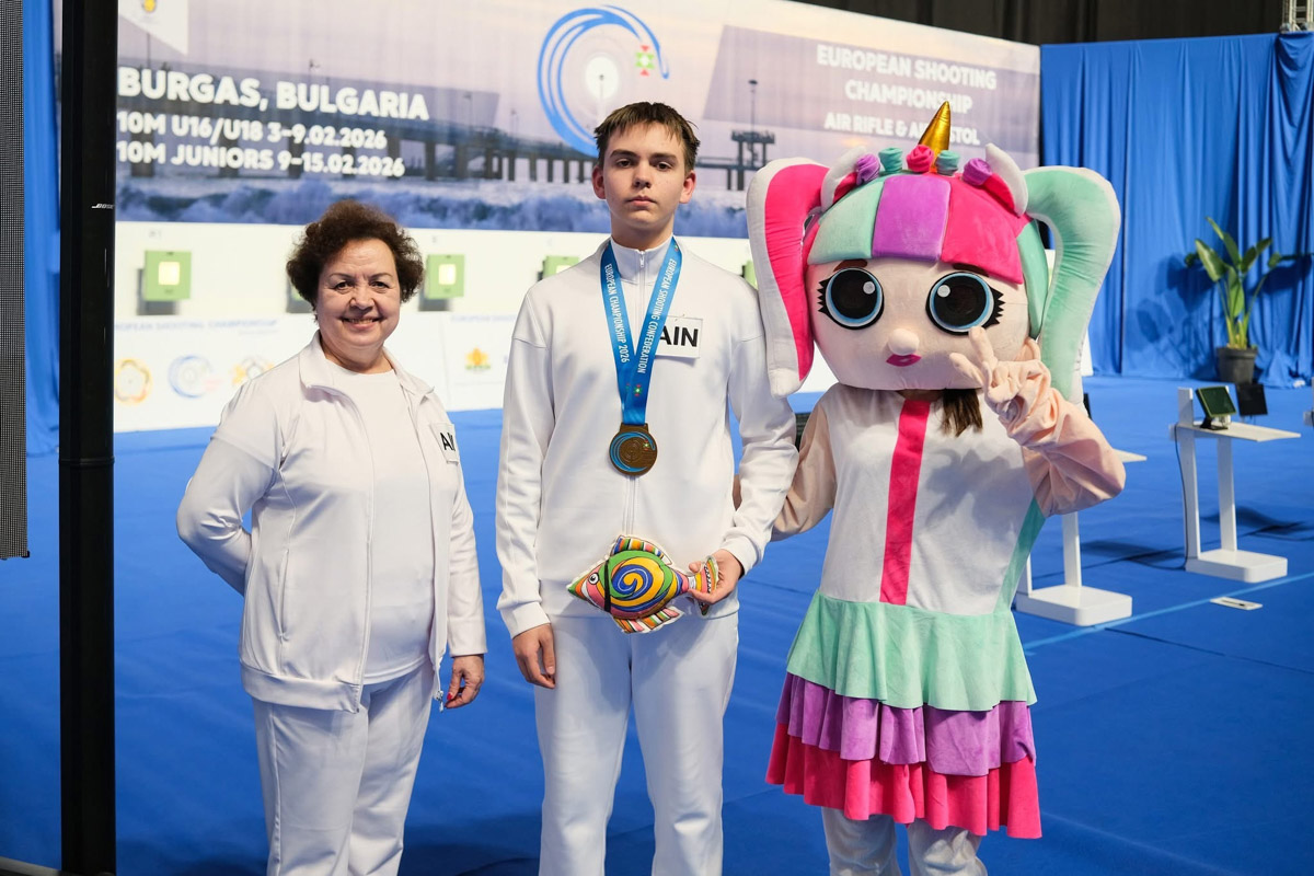 Любители фигурного катания ликуют: 20-летняя Анастасия Метелкина родом из Владимира заняла второе место на зимних Играх в Италии. Правда, триумфальное восхождение на пьедестал спортсменка совершила под грузинским флагом, однако подобные формальности не омрачили радости преданных фанатов. Рассказываем подробнее о выступлении нашей соотечественницы на Олимпиаде, а также об успехе других спортсменов 33-го региона.