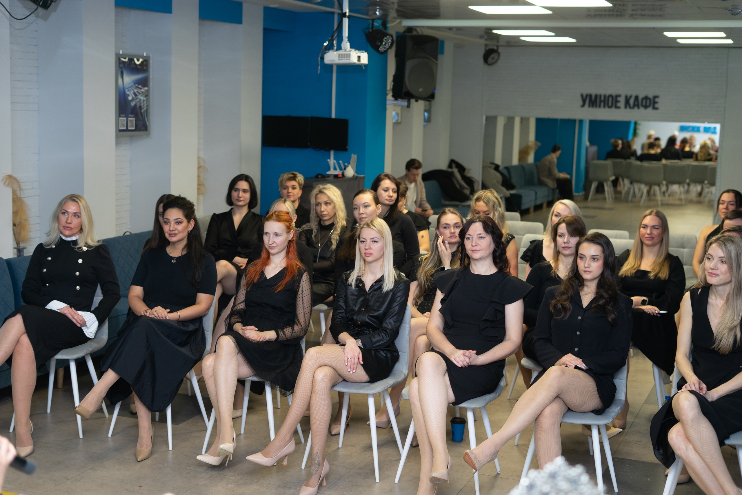 Современные красавицы знают толк не только в подборе идеально сидящего платья, но и в готовке! Доказать это смогли 25 участниц кулинарного этапа регионального конкурса «Мисс и Миссис Владимирская земля — 2026». Одни решили презентовать свои гастрономические шедевры на тарелке, а другие устроили настоящие перформансы!