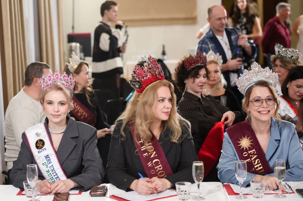 Современные красавицы знают толк не только в подборе идеально сидящего платья, но и в готовке! Доказать это смогли 25 участниц кулинарного этапа регионального конкурса «Мисс и Миссис Владимирская земля — 2026». Одни решили презентовать свои гастрономические шедевры на тарелке, а другие устроили настоящие перформансы!