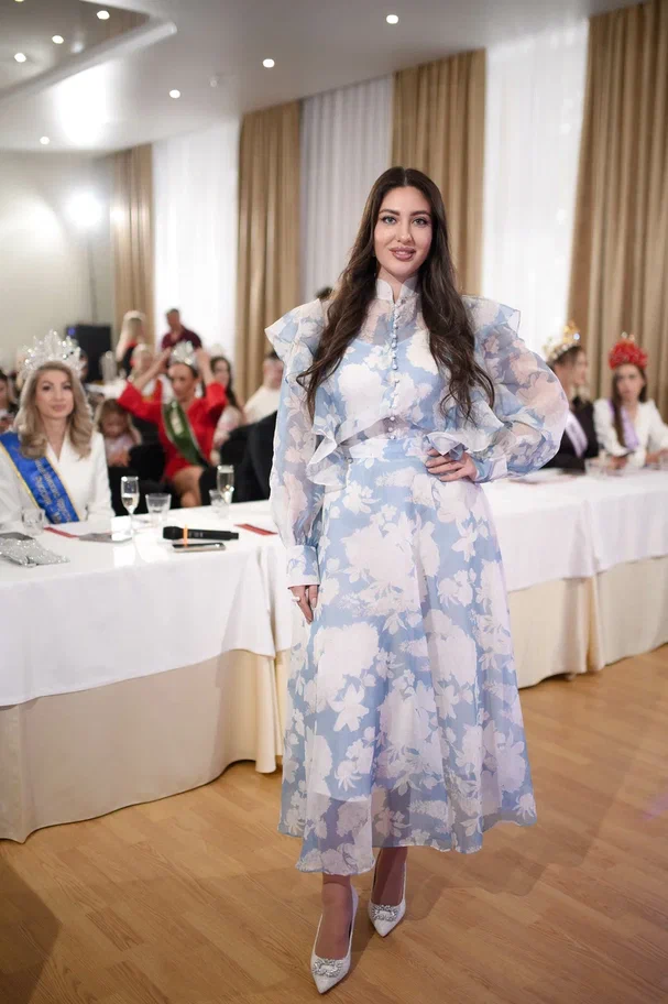 Современные красавицы знают толк не только в подборе идеально сидящего платья, но и в готовке! Доказать это смогли 25 участниц кулинарного этапа регионального конкурса «Мисс и Миссис Владимирская земля — 2026». Одни решили презентовать свои гастрономические шедевры на тарелке, а другие устроили настоящие перформансы!