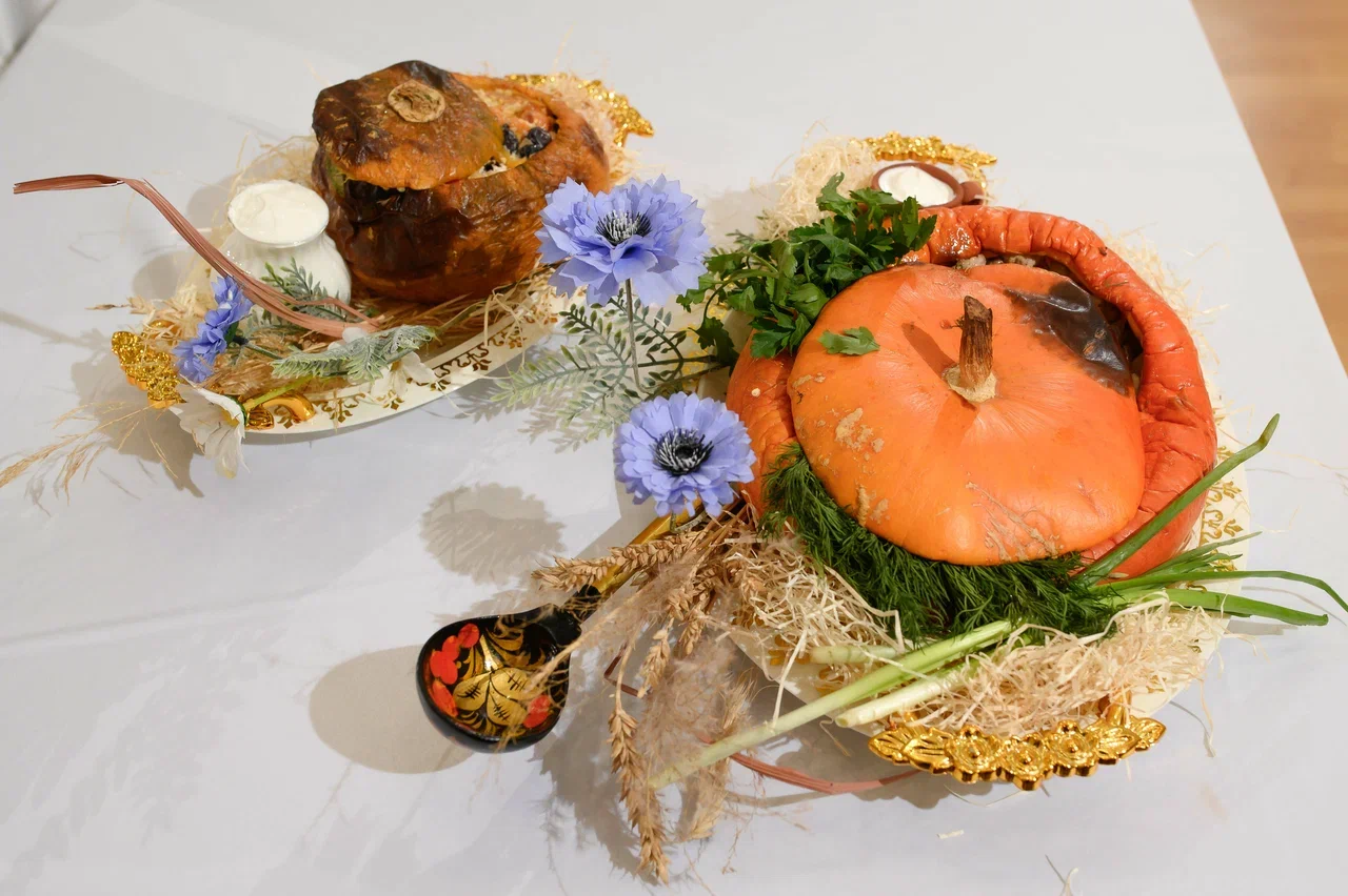 Современные красавицы знают толк не только в подборе идеально сидящего платья, но и в готовке! Доказать это смогли 25 участниц кулинарного этапа регионального конкурса «Мисс и Миссис Владимирская земля — 2026». Одни решили презентовать свои гастрономические шедевры на тарелке, а другие устроили настоящие перформансы!