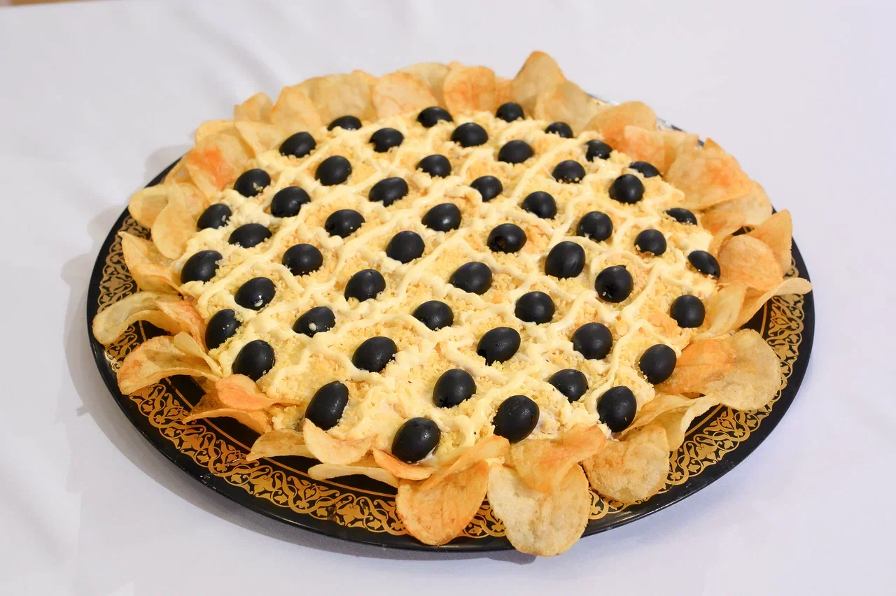 Современные красавицы знают толк не только в подборе идеально сидящего платья, но и в готовке! Доказать это смогли 25 участниц кулинарного этапа регионального конкурса «Мисс и Миссис Владимирская земля — 2026». Одни решили презентовать свои гастрономические шедевры на тарелке, а другие устроили настоящие перформансы!