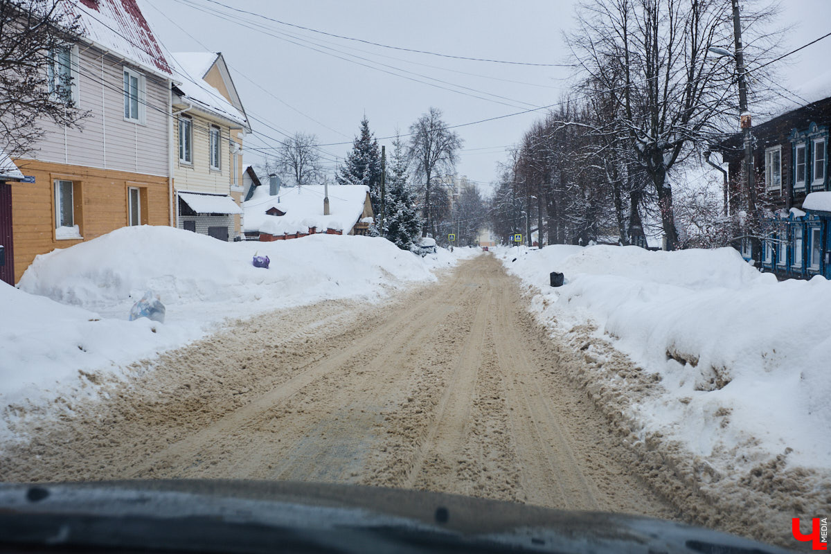 Каждый выход из дома — очередной марш-бросок. Зима в этом году бросила владимирцам вызов, с которым они оказались не в силах справиться. Город попал в снежный плен, и спасением из него, судя по всему, станет лишь весна.