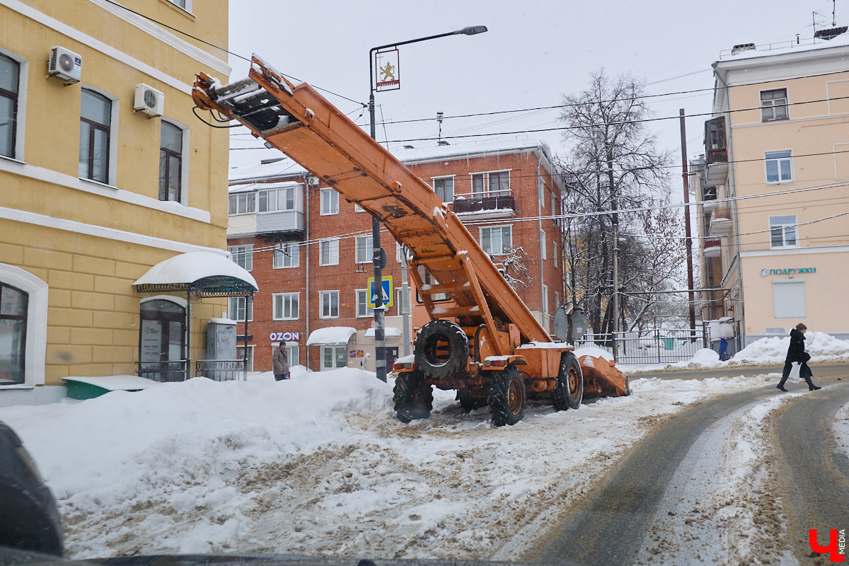 Каждый выход из дома — очередной марш-бросок. Зима в этом году бросила владимирцам вызов, с которым они оказались не в силах справиться. Город попал в снежный плен, и спасением из него, судя по всему, станет лишь весна.