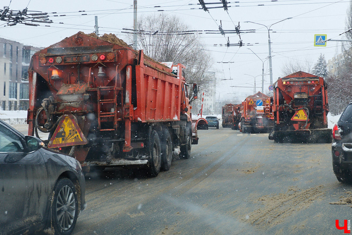Каждый выход из дома — очередной марш-бросок. Зима в этом году бросила владимирцам вызов, с которым они оказались не в силах справиться. Город попал в снежный плен, и спасением из него, судя по всему, станет лишь весна.