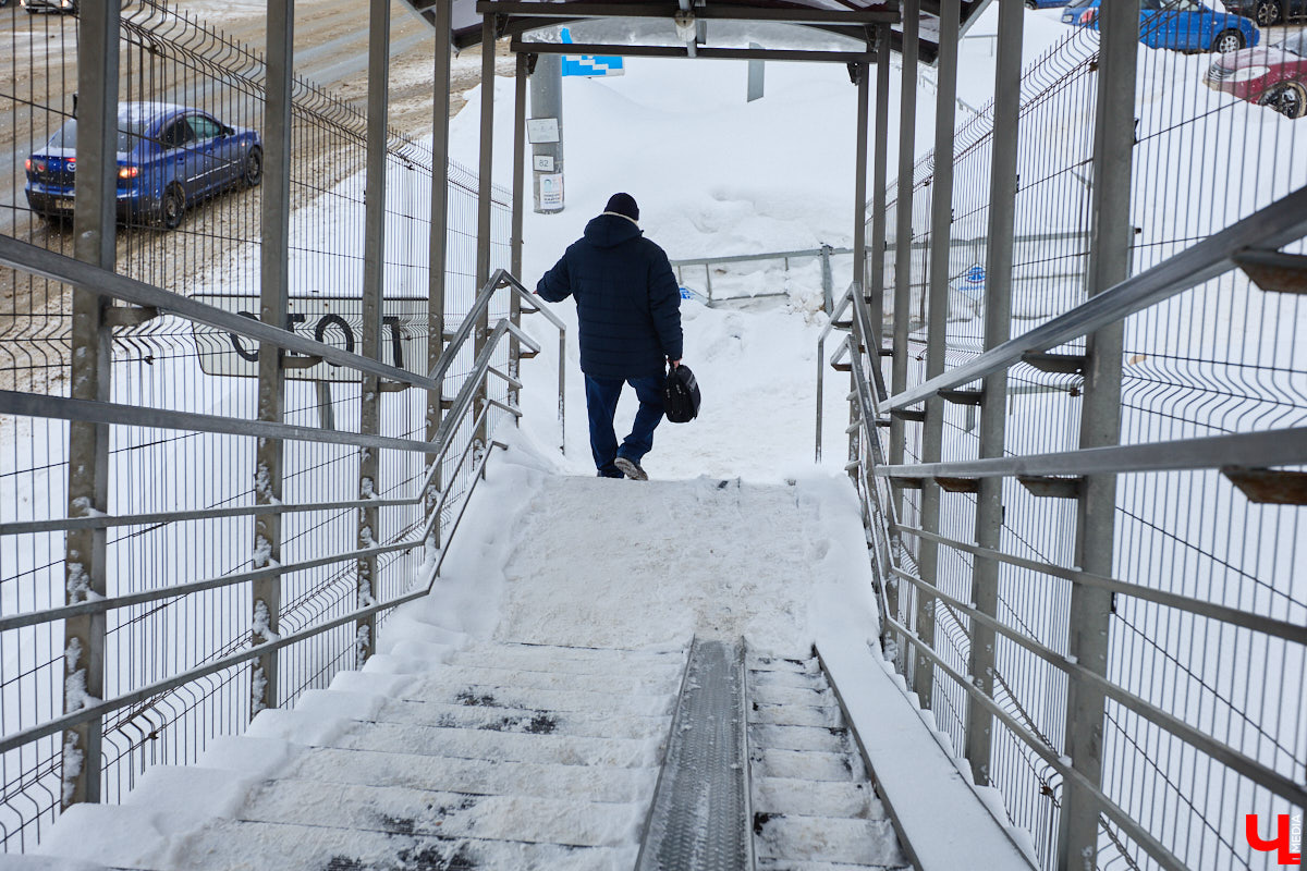 Каждый выход из дома — очередной марш-бросок. Зима в этом году бросила владимирцам вызов, с которым они оказались не в силах справиться. Город попал в снежный плен, и спасением из него, судя по всему, станет лишь весна.