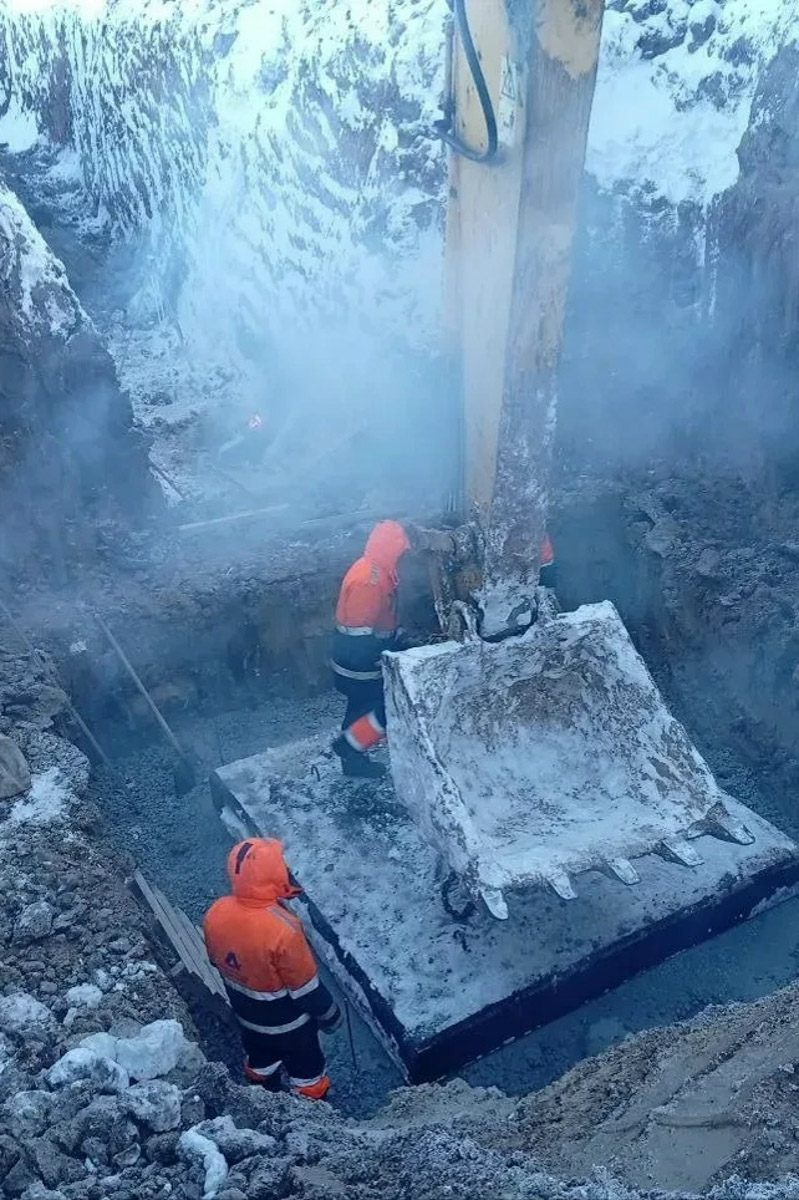 Владимирская авиабаза поделилась кадрами трансформации аэродрома «Семязино». Большая стройка продолжалась всю зиму, несмотря на морозы и снегопады. Главная задача на данный момент — перенести коммуникации за пределы будущего лётного поля и подготовить площадку для дальнейшей модернизации. Подробности процесса реконструкции, а также другие важные события, касающиеся местных дорог, — в нашем традиционном обзоре.