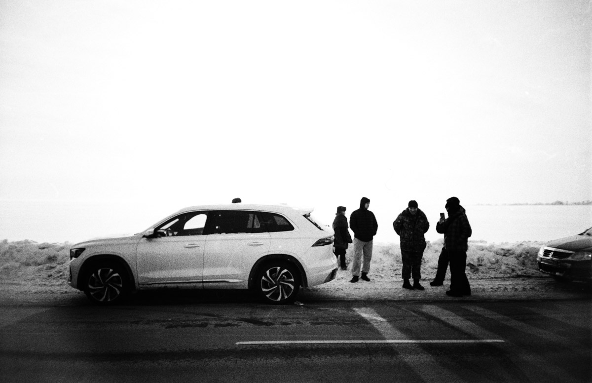 Бескрайние зимние просторы Суздальской земли стали съемочной площадкой для команды нового фильма «Отрок». Ее усилиями на свет появилась камерная притча с известным владимирским фотографом в главной роли. О чем же дебютная короткометражка местного режиссера, узнал «Ключ-Медиа».