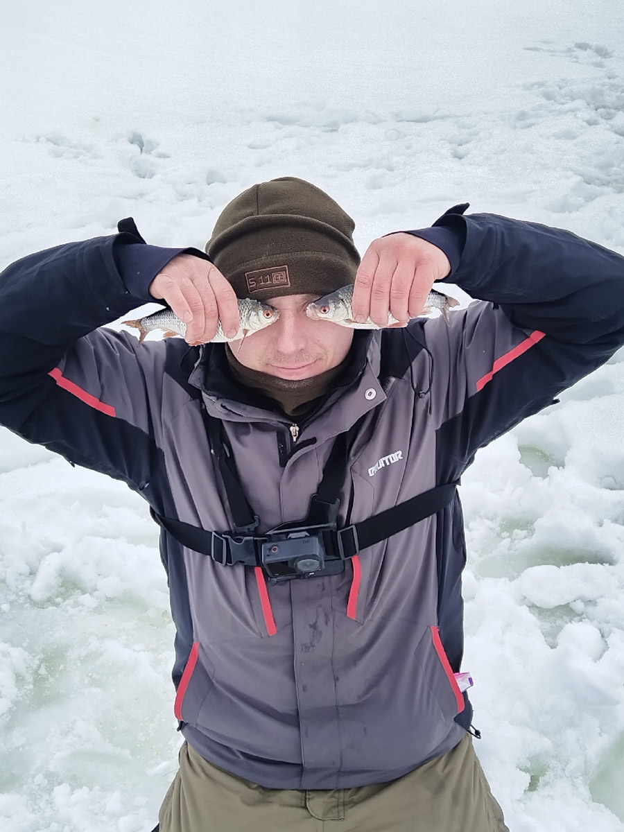 Рыбаки 33-го региона подводят итоги сезона твердой воды. В отличие от прошлого года, на сей раз водоемы Владимирской области трофейными судаками и щуками не порадовали. Сначала долго не мог встать лед, потом закружили метели и ударили морозы. «Ключ-Медиа» узнал, как погода повлияла на клев и попались ли на удочку любителям зимней ловли стоящие экземпляры.