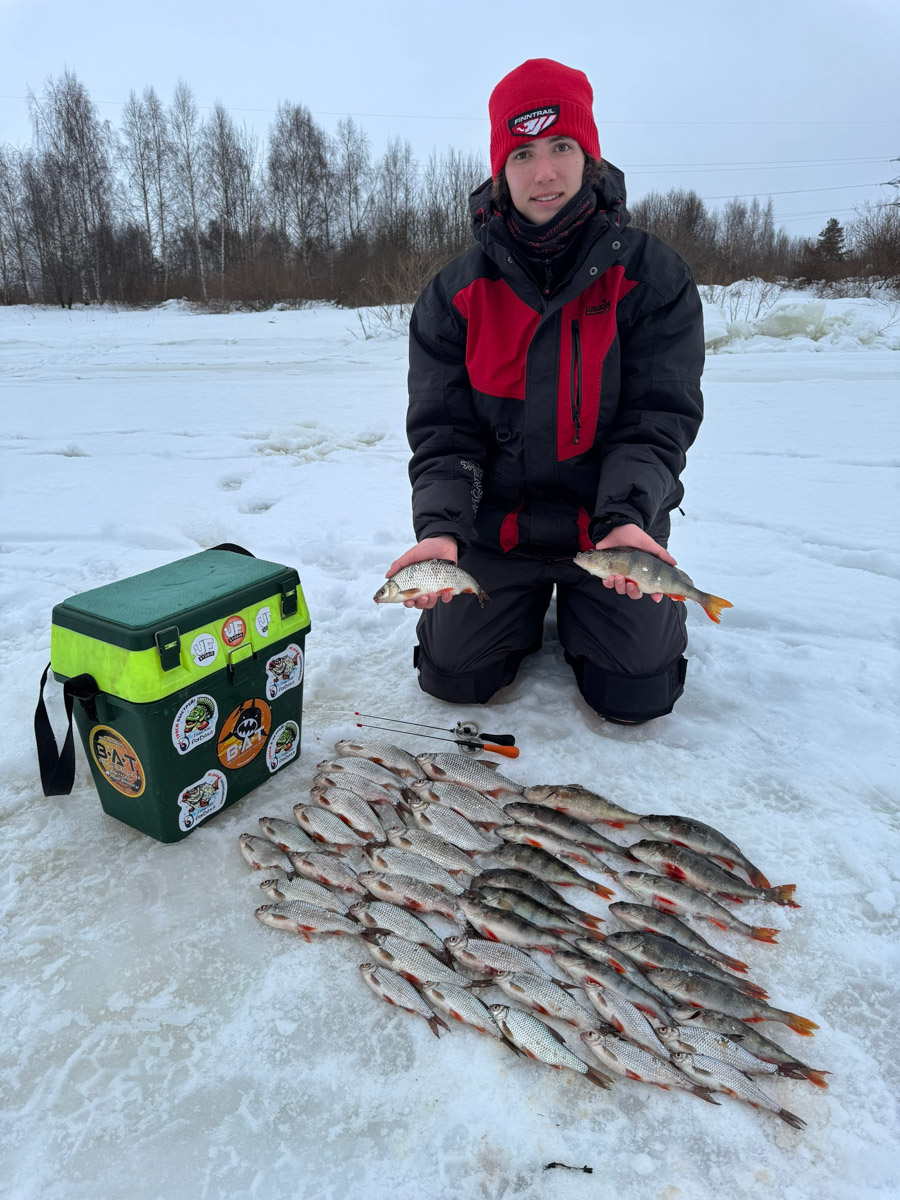 Рыбаки 33-го региона подводят итоги сезона твердой воды. В отличие от прошлого года, на сей раз водоемы Владимирской области трофейными судаками и щуками не порадовали. Сначала долго не мог встать лед, потом закружили метели и ударили морозы. «Ключ-Медиа» узнал, как погода повлияла на клев и попались ли на удочку любителям зимней ловли стоящие экземпляры.