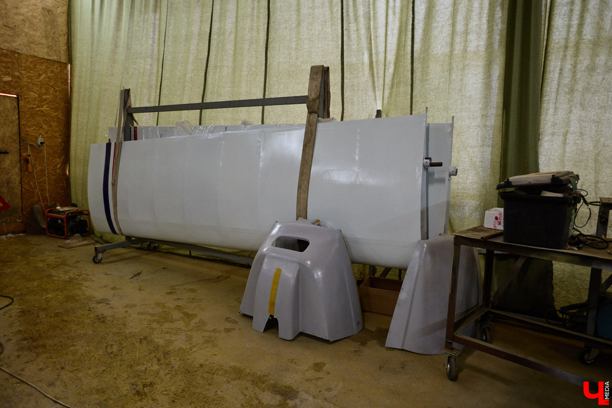 Не все знают, но на территории Владимирской области собирают настоящие самолеты. Производство летательных аппаратов единичного типа расположено в ангаре на территории частного аэродрома общей авиации Павловское. Там трудится небольшая команда любителей неба. «Ключ-Медиа» заглянул к ним в гости.