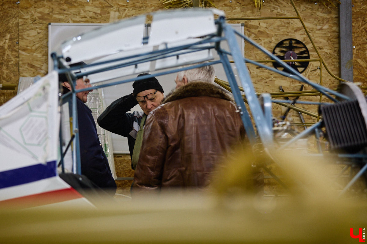 Не все знают, но на территории Владимирской области собирают настоящие самолеты. Производство летательных аппаратов единичного типа расположено в ангаре на территории частного аэродрома общей авиации Павловское. Там трудится небольшая команда любителей неба. «Ключ-Медиа» заглянул к ним в гости.