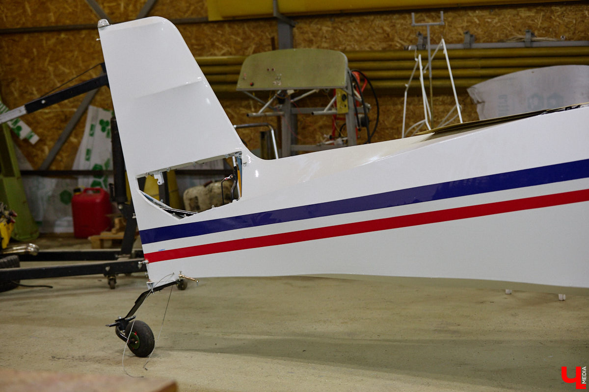 Не все знают, но на территории Владимирской области собирают настоящие самолеты. Производство летательных аппаратов единичного типа расположено в ангаре на территории частного аэродрома общей авиации Павловское. Там трудится небольшая команда любителей неба. «Ключ-Медиа» заглянул к ним в гости.