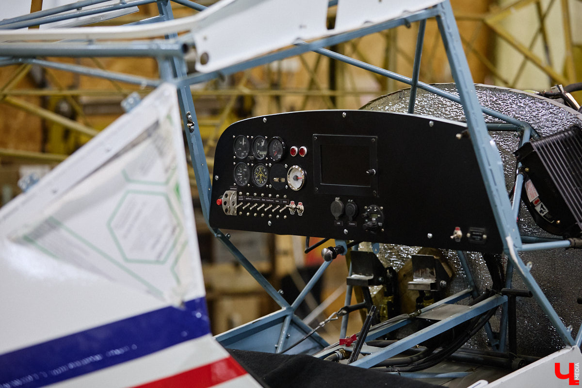 Не все знают, но на территории Владимирской области собирают настоящие самолеты. Производство летательных аппаратов единичного типа расположено в ангаре на территории частного аэродрома общей авиации Павловское. Там трудится небольшая команда любителей неба. «Ключ-Медиа» заглянул к ним в гости.