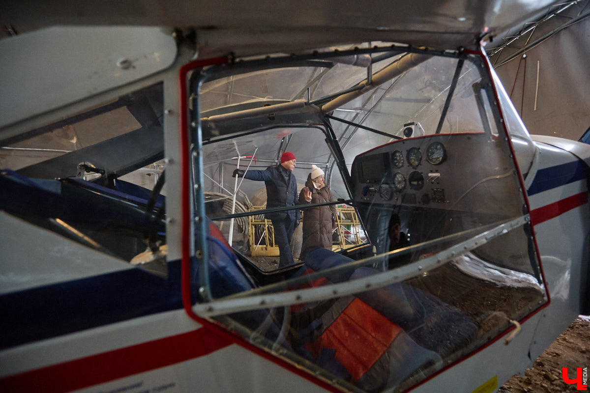 Не все знают, но на территории Владимирской области собирают настоящие самолеты. Производство летательных аппаратов единичного типа расположено в ангаре на территории частного аэродрома общей авиации Павловское. Там трудится небольшая команда любителей неба. «Ключ-Медиа» заглянул к ним в гости.