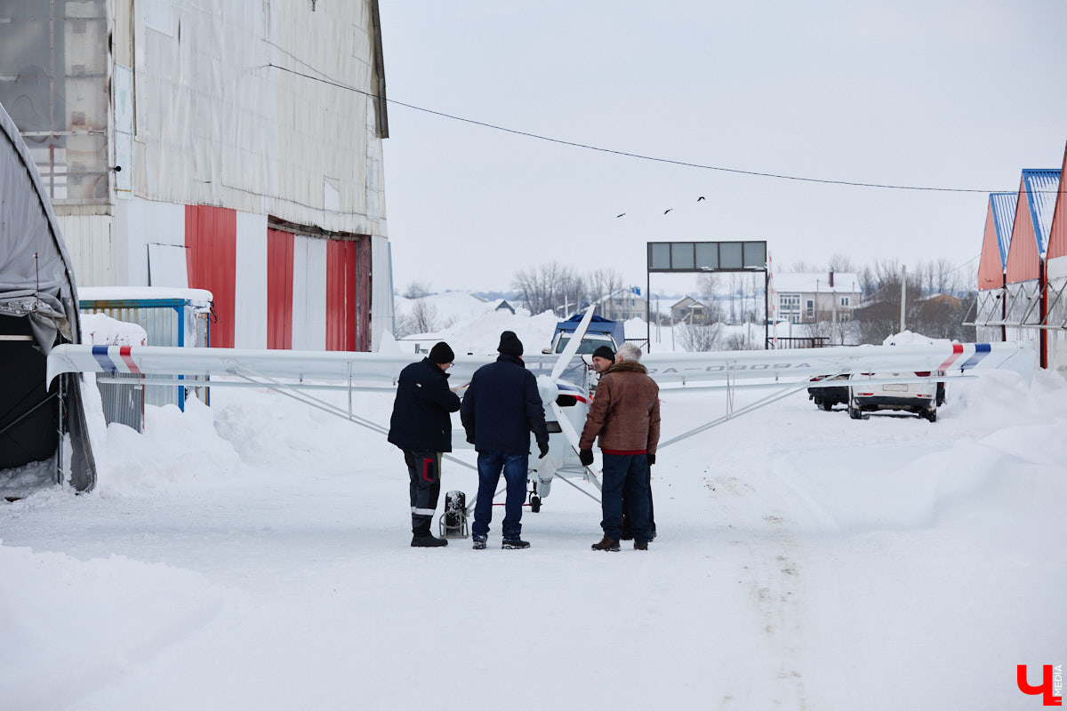 Не все знают, но на территории Владимирской области собирают настоящие самолеты. Производство летательных аппаратов единичного типа расположено в ангаре на территории частного аэродрома общей авиации Павловское. Там трудится небольшая команда любителей неба. «Ключ-Медиа» заглянул к ним в гости.