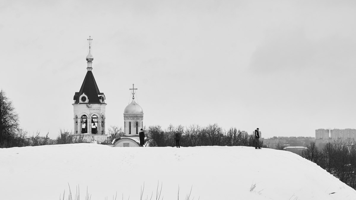 С ноября по март мы лицезреем из окна черно-белую картинку. От нее легко устать, однако фотографы готовы доказать: в монохроме есть свое очарование! «Ключ-Медиа» собрал интересные кадры местных мастеров, умеющих найти красоту в серых буднях.