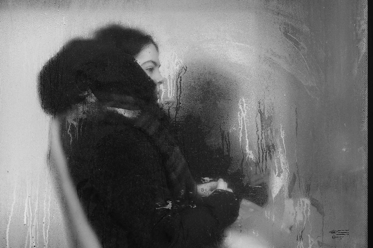 С ноября по март мы лицезреем из окна черно-белую картинку. От нее легко устать, однако фотографы готовы доказать: в монохроме есть свое очарование! «Ключ-Медиа» собрал интересные кадры местных мастеров, умеющих найти красоту в серых буднях.