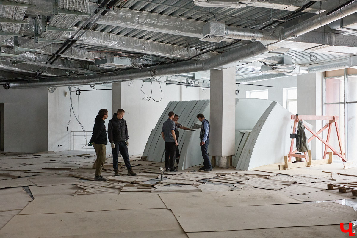 Владимирский планетарий продолжает подготовку к долгожданному переезду. Если всё пойдет по плану, то уже к началу следующего учебного года он распахнет свои двери на новом месте. Для этого необходимо завершить работы в купольном зале, смонтировать проекционный свод из стеклопластика диаметром 12 метров и установить светомузыкальное оборудование. «Ключ-Медиа» побывал на экскурсии по «звездному дому».