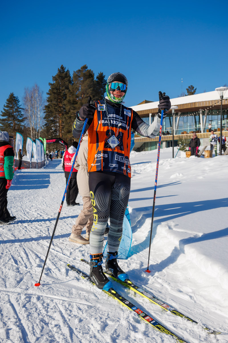 URAL IRON 100k считается одной из самых тяжелых и престижных лыжных дистанций в стране. Преодолеть 100 километров под силу единицам, а возможность финишировать первым можно смело приравнять к настоящему спортивному подвигу. Иван Киселев из Владимира не только опробовал этот легендарный маршрут в Екатеринбурге впервые, но и забрал заслуженное золото. «Ключ-Медиа» узнал у спортсмена о его страсти к спорту и прохождении ультрамарафона.