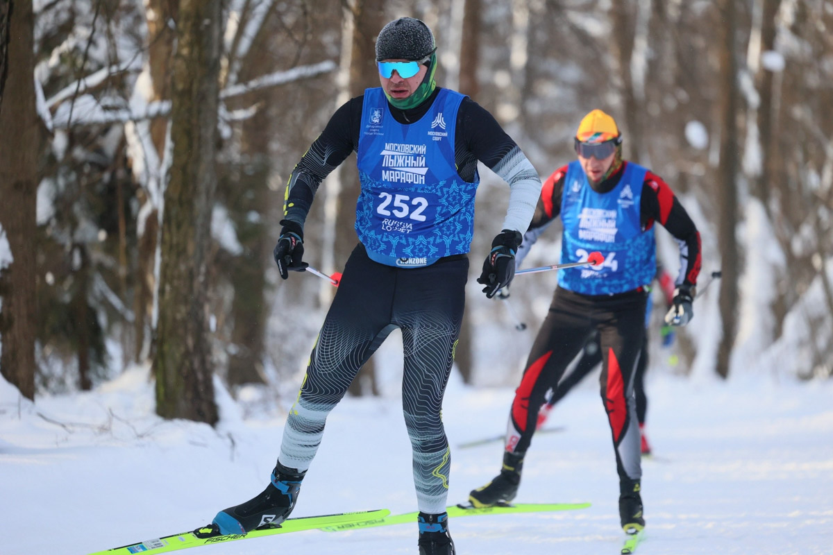 URAL IRON 100k считается одной из самых тяжелых и престижных лыжных дистанций в стране. Преодолеть 100 километров под силу единицам, а возможность финишировать первым можно смело приравнять к настоящему спортивному подвигу. Иван Киселев из Владимира не только опробовал этот легендарный маршрут в Екатеринбурге впервые, но и забрал заслуженное золото. «Ключ-Медиа» узнал у спортсмена о его страсти к спорту и прохождении ультрамарафона.