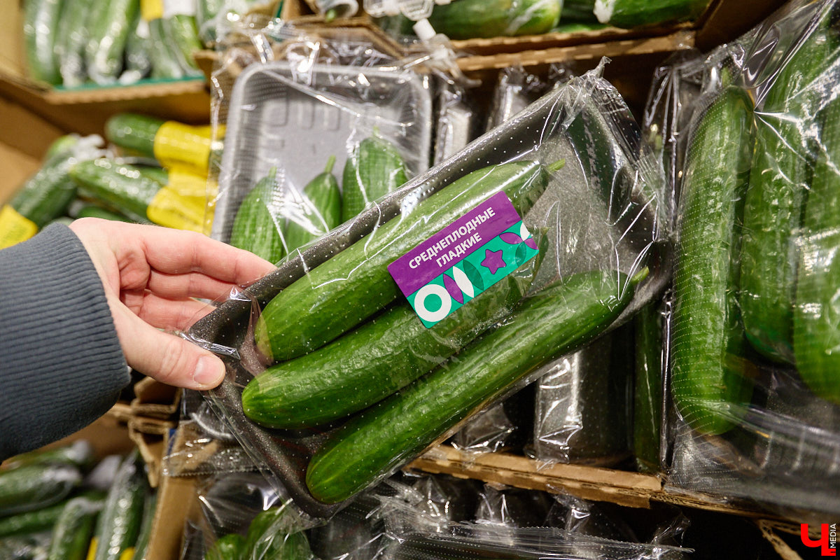 Стремительно растущая стоимость продуктов давно никого не оставляет равнодушным. Поход в супермаркет напоминает экстремальный вид спорта: тот же набор, что и неделю назад, но цифры в чеке всё выше и выше. «Ключ-Медиа» решил разобраться, что произошло с ценниками на полках магазинов за последний год. В качестве эксперимента прогулялись с активистом Артемом Сыровым по местному гипермаркету и собрали базовую корзину на неделю.