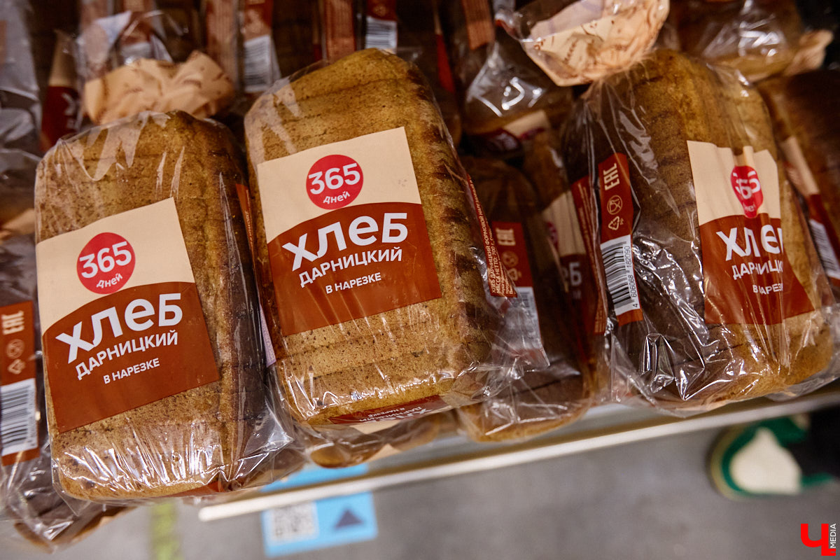 Стремительно растущая стоимость продуктов давно никого не оставляет равнодушным. Поход в супермаркет напоминает экстремальный вид спорта: тот же набор, что и неделю назад, но цифры в чеке всё выше и выше. «Ключ-Медиа» решил разобраться, что произошло с ценниками на полках магазинов за последний год. В качестве эксперимента прогулялись с активистом Артемом Сыровым по местному гипермаркету и собрали базовую корзину на неделю.