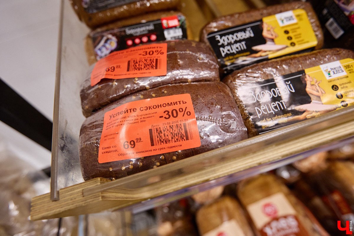 Стремительно растущая стоимость продуктов давно никого не оставляет равнодушным. Поход в супермаркет напоминает экстремальный вид спорта: тот же набор, что и неделю назад, но цифры в чеке всё выше и выше. «Ключ-Медиа» решил разобраться, что произошло с ценниками на полках магазинов за последний год. В качестве эксперимента прогулялись с активистом Артемом Сыровым по местному гипермаркету и собрали базовую корзину на неделю.