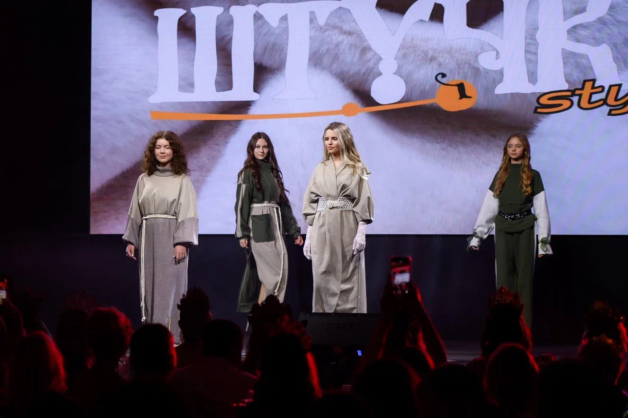 В минувшую субботу, 28 февраля, состоялся роскошный финал девятого конкурса «Мисс и Миссис Владимирская земля». В банкет-холле экоотеля «Велес» за титулы и роскошные короны боролись 25 претенденток. Кто же забрал Гран-при и завоевал другие ленты победительниц в этом году? Рассказываем!