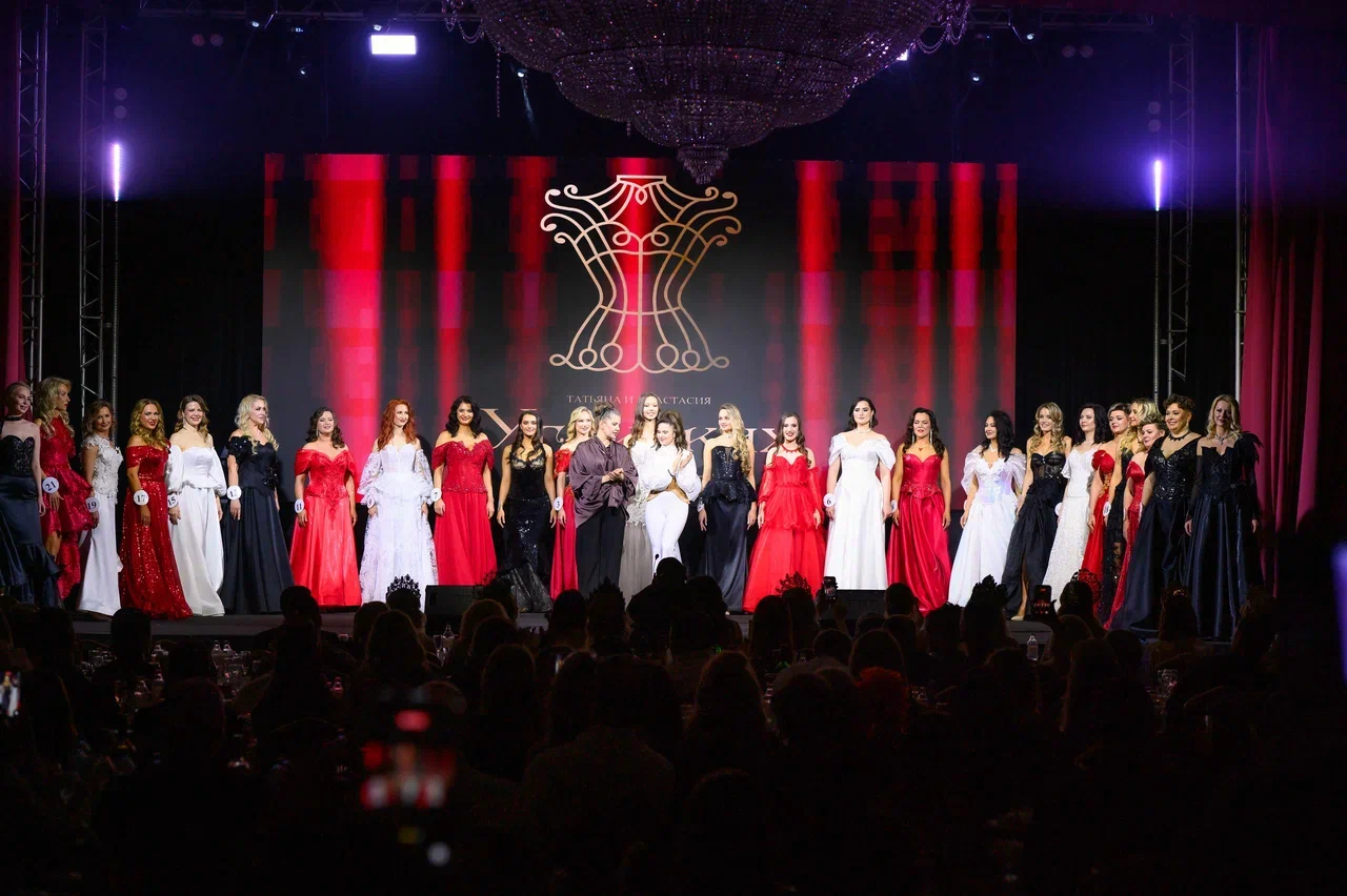 В минувшую субботу, 28 февраля, состоялся роскошный финал девятого конкурса «Мисс и Миссис Владимирская земля». В банкет-холле экоотеля «Велес» за титулы и роскошные короны боролись 25 претенденток. Кто же забрал Гран-при и завоевал другие ленты победительниц в этом году? Рассказываем!