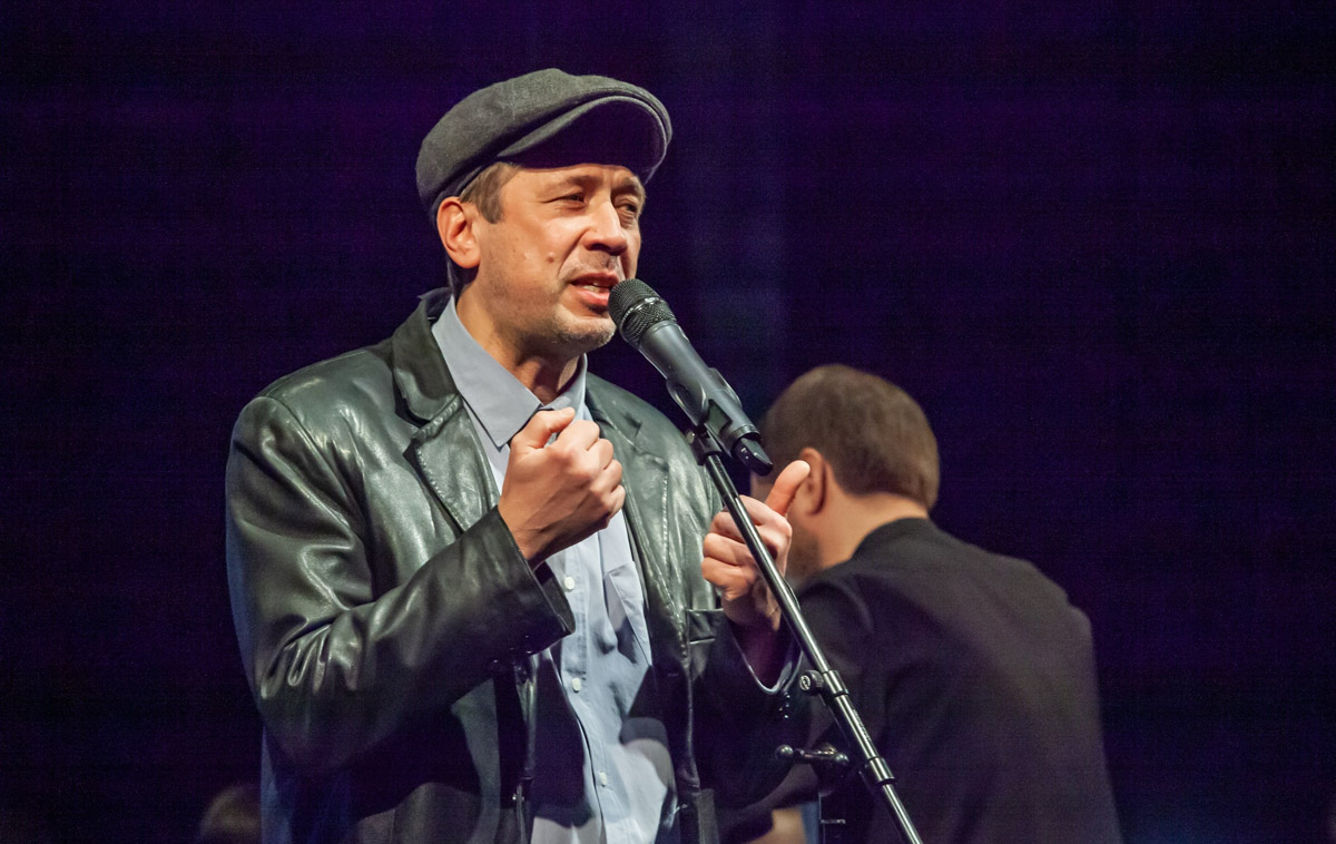 Нам не нужно составлять натальную карту Владимирской области, чтобы подтвердить факт — звезд шоу-бизнеса постоянно сюда тянет. Ведущий популярного шоу Дмитрий Журавлев ради суздальских блинов забыл о диете, певец Сергей Лазарев устроил цифровой детокс наряду с местными жителями, а актер Андрей Мерзликин прогулялся по историческому ядру региональной столицы.