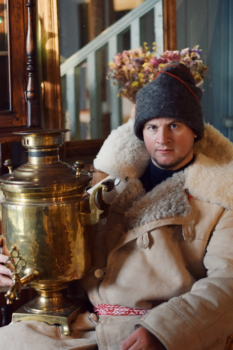 Нам не нужно составлять натальную карту Владимирской области, чтобы подтвердить факт — звезд шоу-бизнеса постоянно сюда тянет. Ведущий популярного шоу Дмитрий Журавлев ради суздальских блинов забыл о диете, певец Сергей Лазарев устроил цифровой детокс наряду с местными жителями, а актер Андрей Мерзликин прогулялся по историческому ядру региональной столицы.