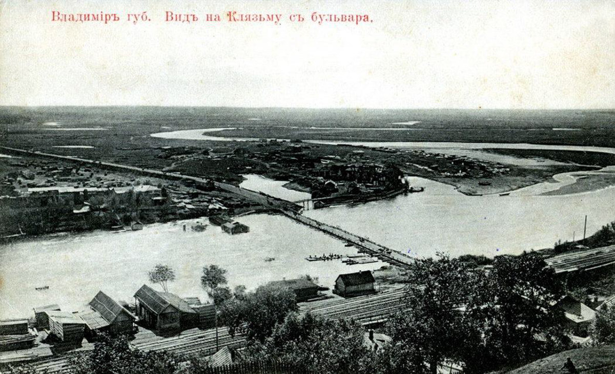 Многие из нас не застали Владимир на этапе его становления. Но это не значит, что прошлое стерто. Умело управляет лентой таймлайна автор тг-канала «Фотохроника Владимира» Андрей Кормин. В архиве его сообщества «Ключ-Медиа» нашел запечатленные на пленку моменты рождения важных городских объектов.