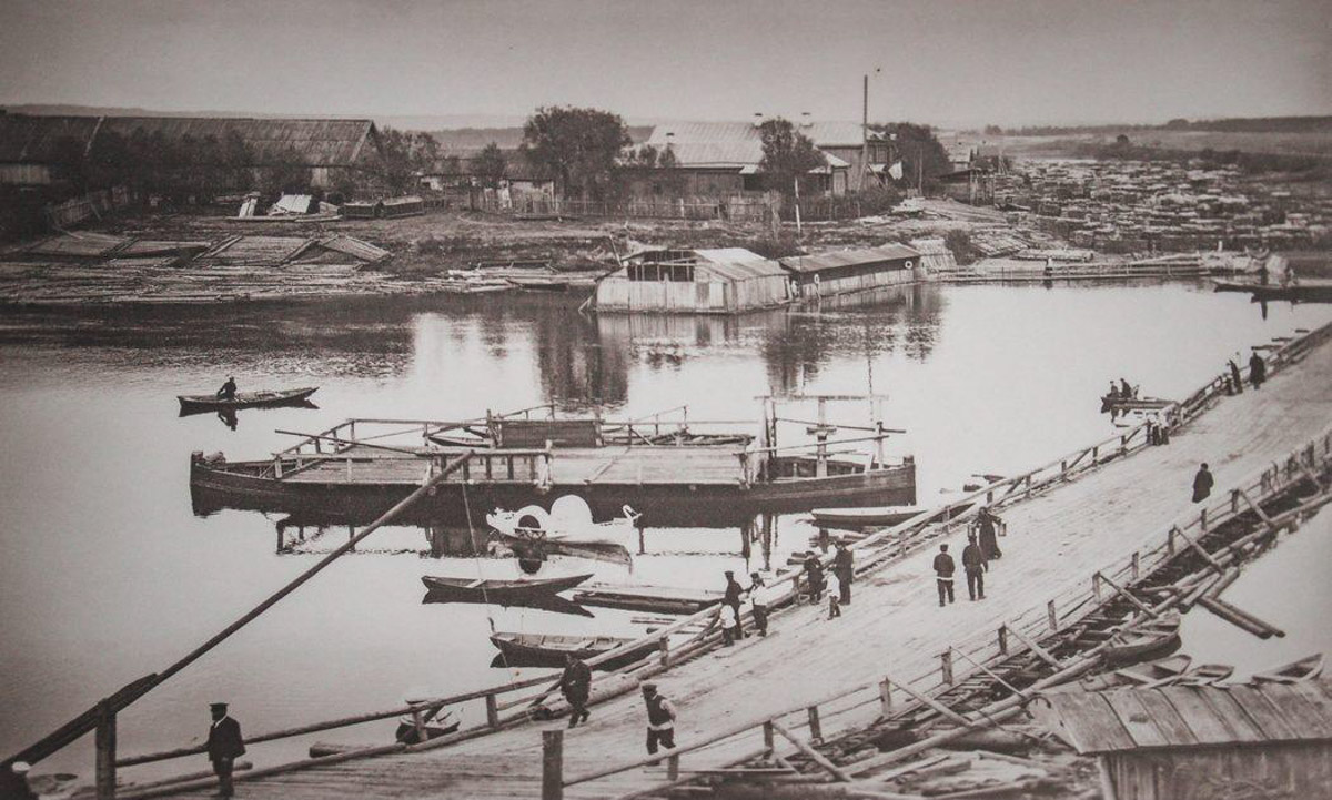 Многие из нас не застали Владимир на этапе его становления. Но это не значит, что прошлое стерто. Умело управляет лентой таймлайна автор тг-канала «Фотохроника Владимира» Андрей Кормин. В архиве его сообщества «Ключ-Медиа» нашел запечатленные на пленку моменты рождения важных городских объектов.