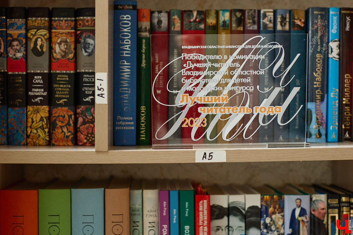 Сколько книг вы храните дома? У большого поклонника андеграунда и одного из кураторов «Книжного движа» Ивана Голубева их уже около тысячи! И практически про каждый томик из коллекции он может рассказать интереснейшую историю! Некоторые из них он поведал «Ключ-Медиа».