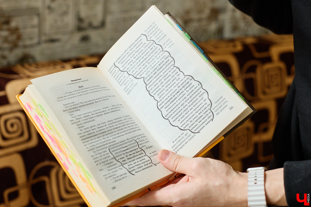 Сколько книг вы храните дома? У большого поклонника андеграунда и одного из кураторов «Книжного движа» Ивана Голубева их уже около тысячи! И практически про каждый томик из коллекции он может рассказать интереснейшую историю! Некоторые из них он поведал «Ключ-Медиа».