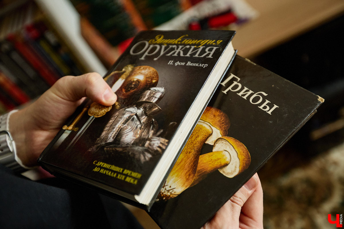 Сколько книг вы храните дома? У большого поклонника андеграунда и одного из кураторов «Книжного движа» Ивана Голубева их уже около тысячи! И практически про каждый томик из коллекции он может рассказать интереснейшую историю! Некоторые из них он поведал «Ключ-Медиа».