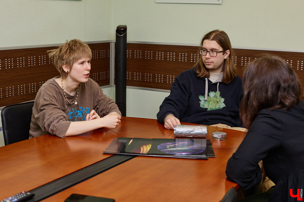 Соларографию нельзя отнести к популярным хобби. Например, во Владимире следы движения Солнца по небосклону запечатлевают всего несколько энтузиастов. В их числе Лилия Баринова и Даниил Логинов, с которыми «Ключ-Медиа» обсудил необычную технику съемки.