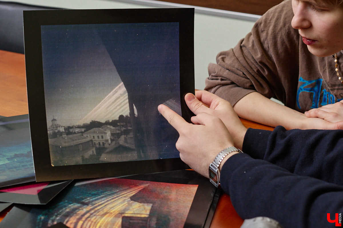 Соларографию нельзя отнести к популярным хобби. Например, во Владимире следы движения Солнца по небосклону запечатлевают всего несколько энтузиастов. В их числе Лилия Баринова и Даниил Логинов, с которыми «Ключ-Медиа» обсудил необычную технику съемки.