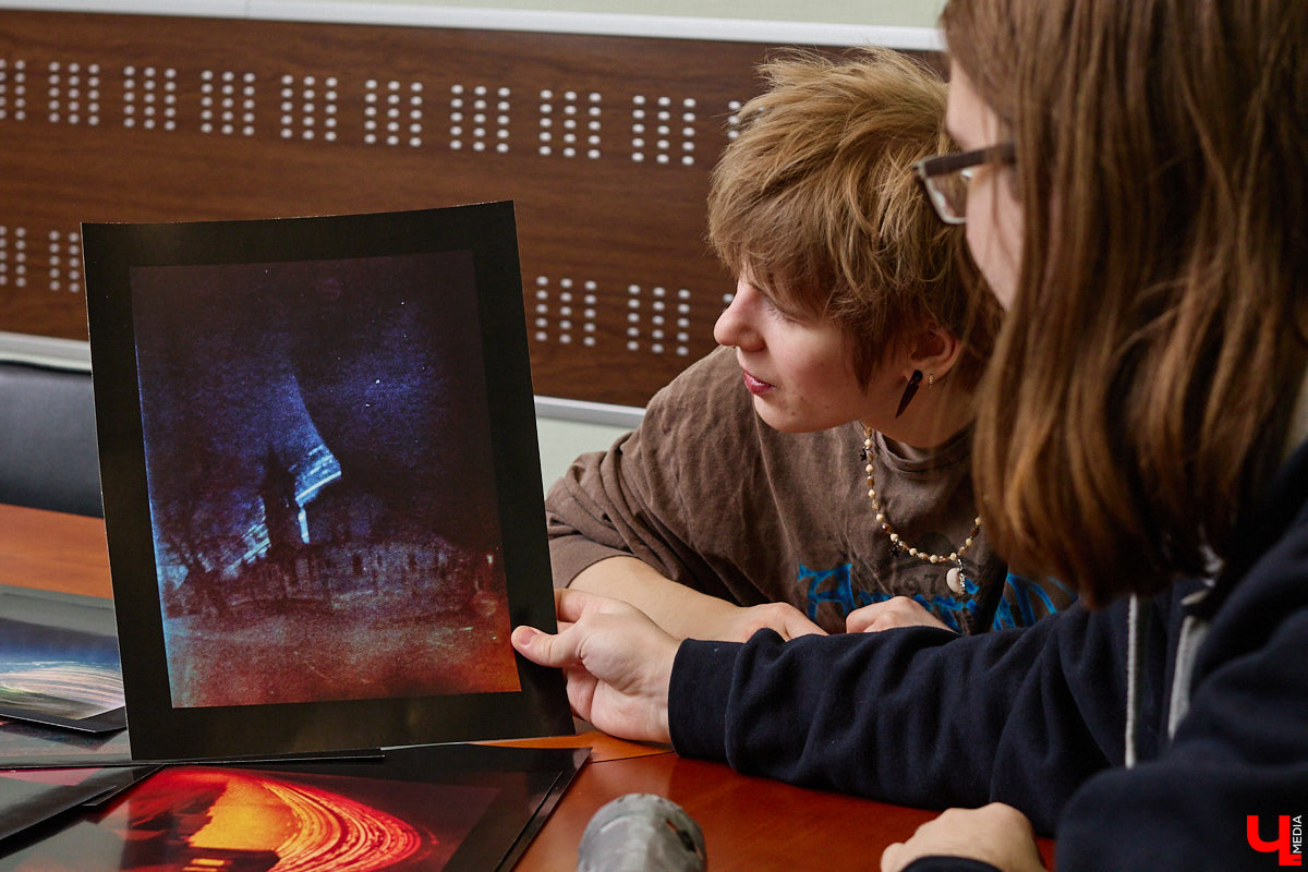 Соларографию нельзя отнести к популярным хобби. Например, во Владимире следы движения Солнца по небосклону запечатлевают всего несколько энтузиастов. В их числе Лилия Баринова и Даниил Логинов, с которыми «Ключ-Медиа» обсудил необычную технику съемки.