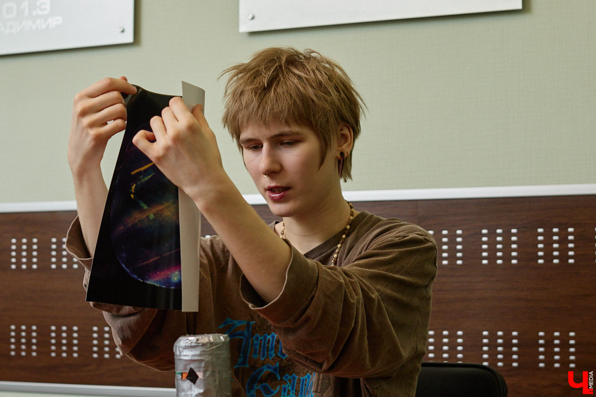 Соларографию нельзя отнести к популярным хобби. Например, во Владимире следы движения Солнца по небосклону запечатлевают всего несколько энтузиастов. В их числе Лилия Баринова и Даниил Логинов, с которыми «Ключ-Медиа» обсудил необычную технику съемки.