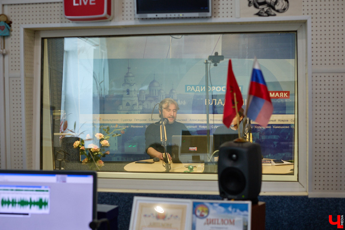 Если книга Михаила Язынина «Владимир пешком» больше про улицы и здания, то запущенная по следам путеводителя радиопередача в основном о людях. Каждый эфир — не скучная биография, а живая история с яркими деталями и аудиозаписями. Сейчас в доступе уже два десятка выпусков. Их «Ключ-Медиа» обсудил лично с автором.