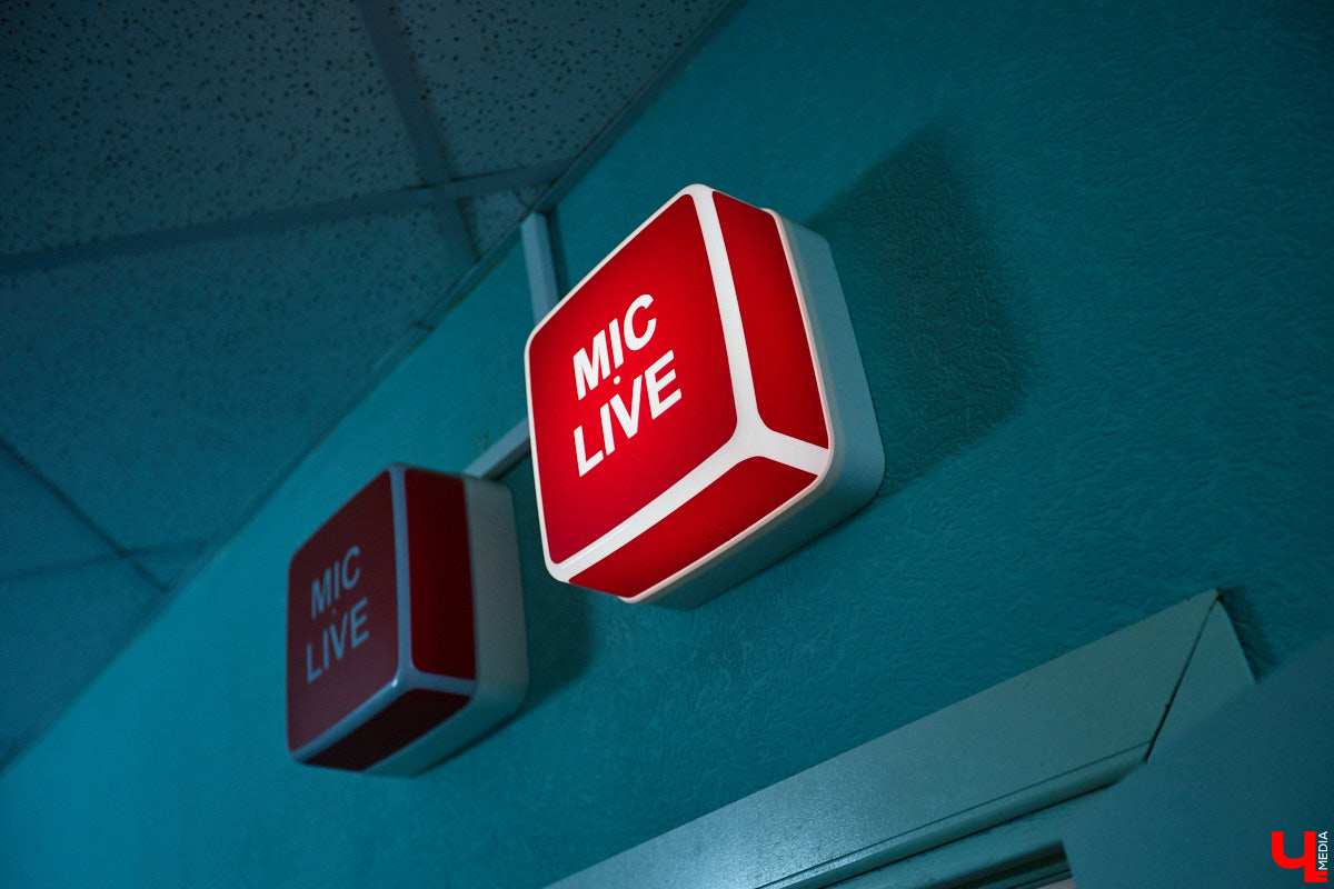 Если книга Михаила Язынина «Владимир пешком» больше про улицы и здания, то запущенная по следам путеводителя радиопередача в основном о людях. Каждый эфир — не скучная биография, а живая история с яркими деталями и аудиозаписями. Сейчас в доступе уже два десятка выпусков. Их «Ключ-Медиа» обсудил лично с автором.